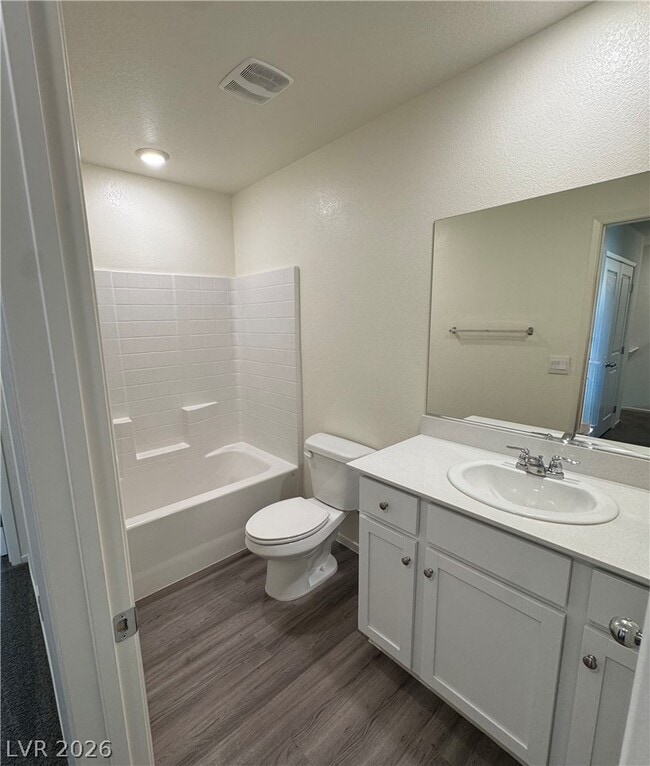 Building Photo - 10920 Rollingford Ave