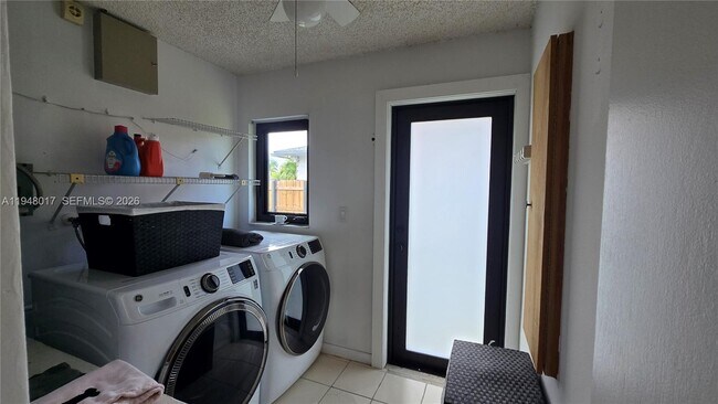 Building Photo - 16653 Golfview Dr