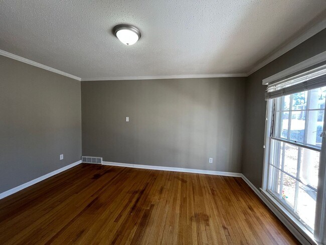 Building Photo - Renovated 4 Bedroom 2 Bath Home with Carport and Double Garage!!