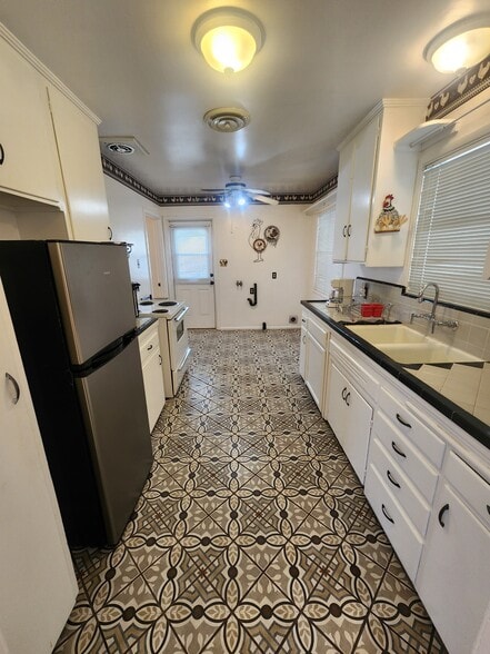 Building Photo - 2119 Wingland Dr