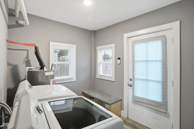 Building Photo - 1035 Albany St