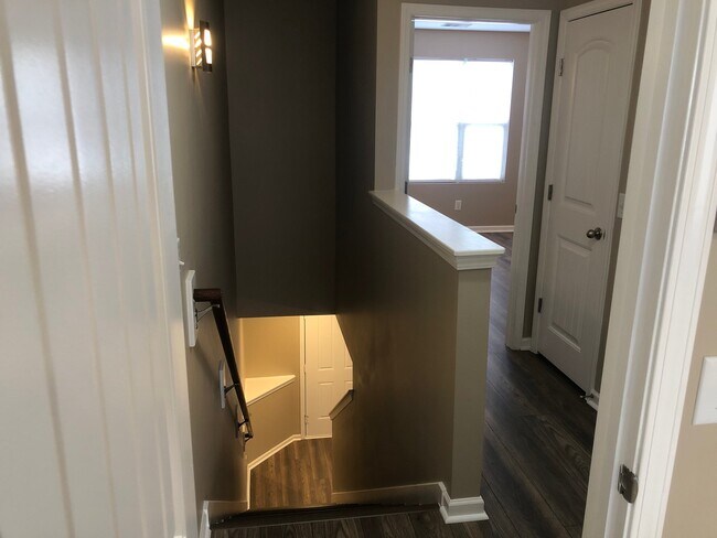 Building Photo - 121 Shadow Creek Cove