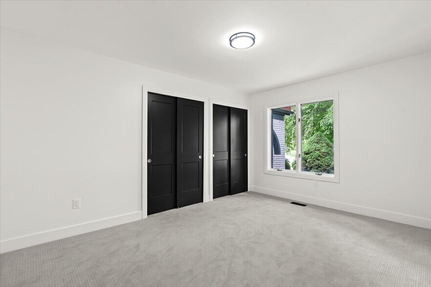 Building Photo - 40526 Woodside Dr
