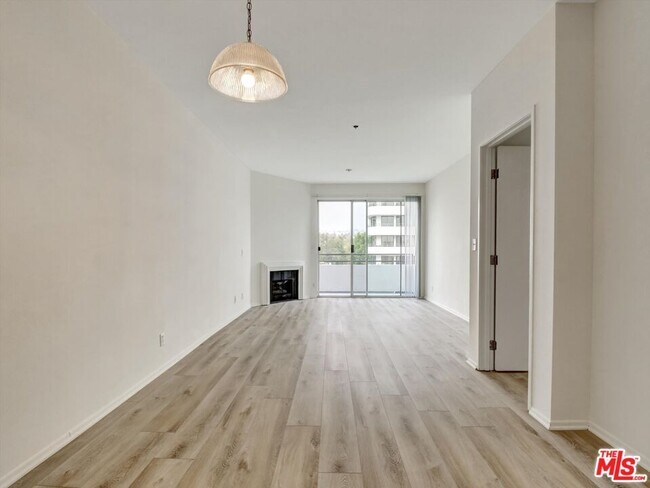 Building Photo - 10600 Wilshire Blvd