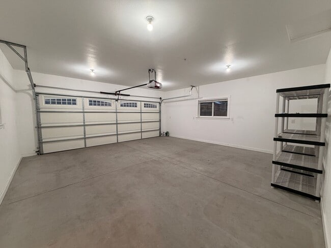 Building Photo - Dual Primary Suite's. 2 Bedroom / 2.5 Bathroom Single Level Home in NE Bend