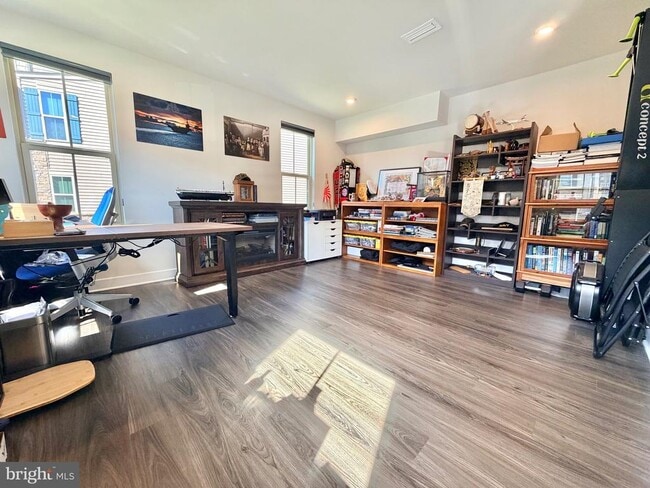 Building Photo - 8627 Satinwood Dr