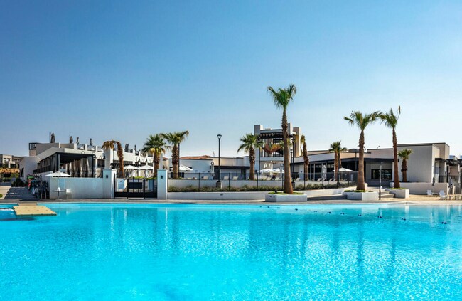 Building Photo - 5801 S Garnet Dr