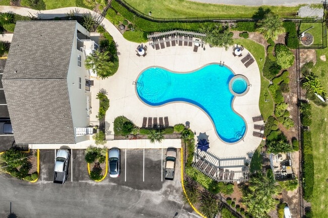 Building Photo - Welcome to Harbor Landing Condominiums — where coastal living meets convenience!