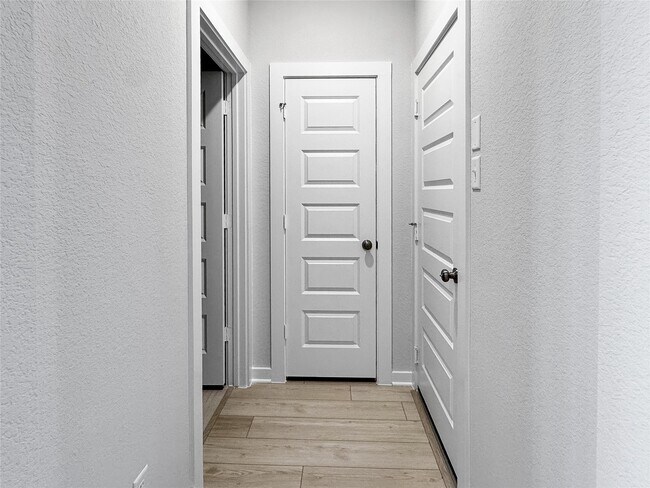 Building Photo - 7511 Bristlegrass Colony Ct