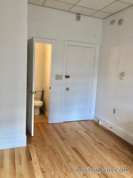 Building Photo - 405 Beacon St