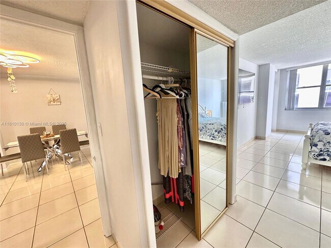 Building Photo - 6039 Collins Ave