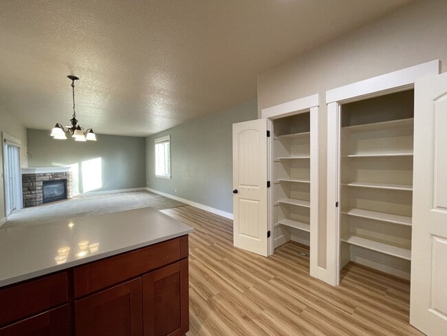 Building Photo - Fantastic South Tabor Home with Attached Garage, Washer/Dryer, A/C