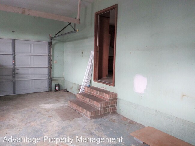 Building Photo - 3 br, 2 bath House - 1611 Chenault Dr SE