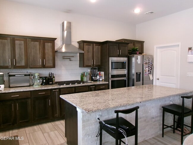Building Photo - 645 La Entrada Cir