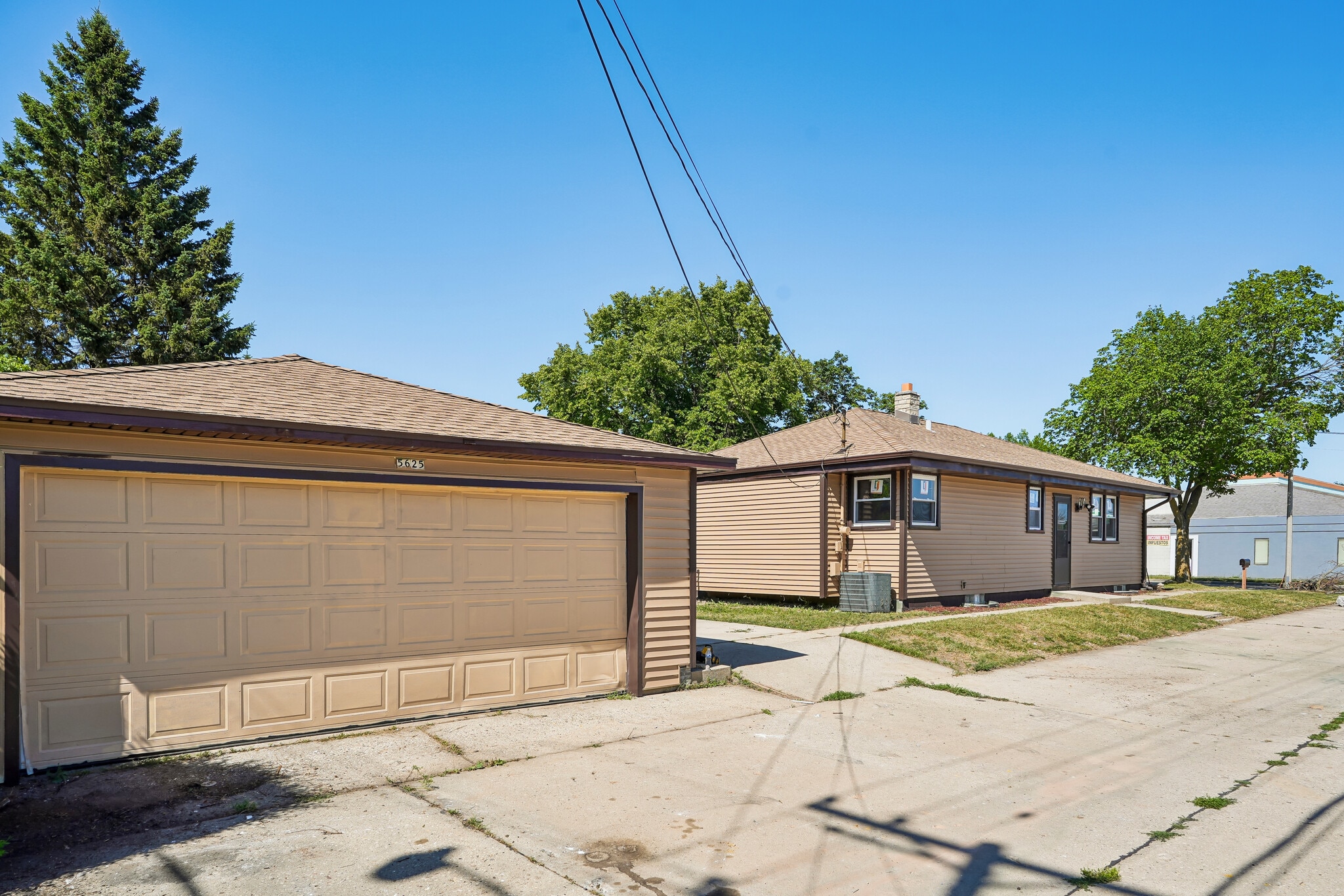 Building Photo - 5625 N 92nd St