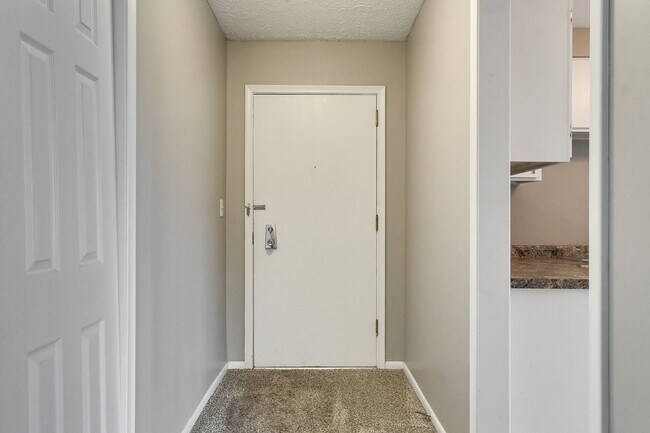 Building Photo - 500 S 37th St