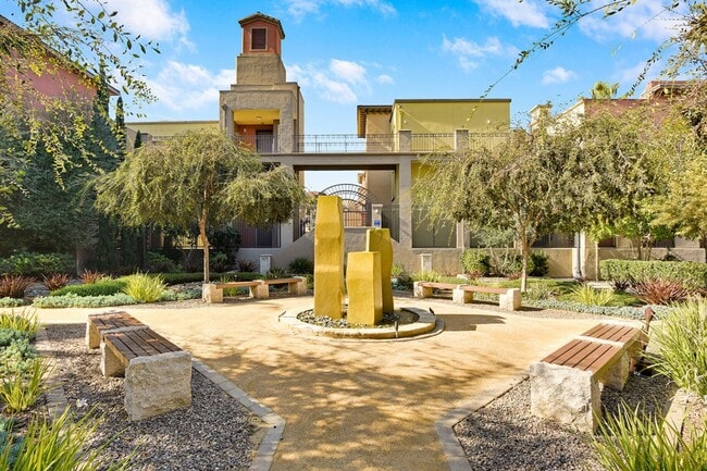 Building Photo - 2 bedroom 2 bathroom condo in Uptown District!