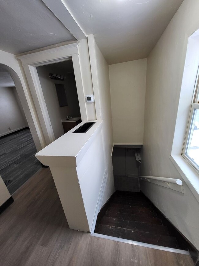 Building Photo - 207 N Irwin Ave