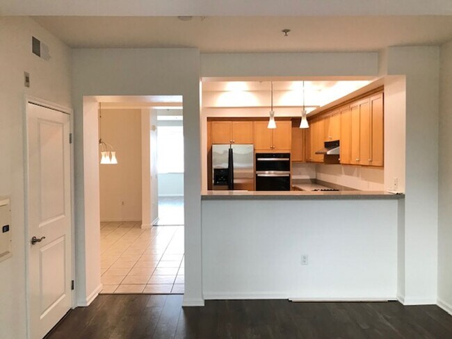 Building Photo - 2BR + 2 1/2BA CONDO AVAILABLE NOW IN BURBANK!