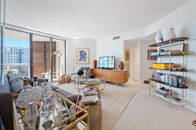 Building Photo - 20185 E Country Club Dr