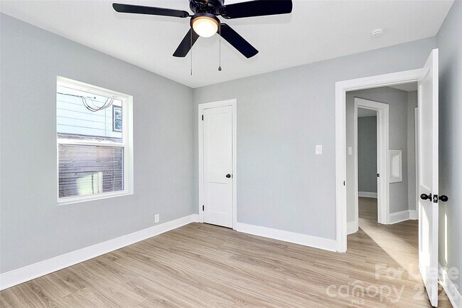 Building Photo - 1521 Effingham Rd