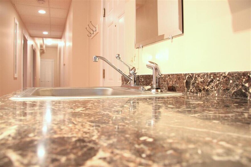 Building Photo - 878 Massachusetts Ave