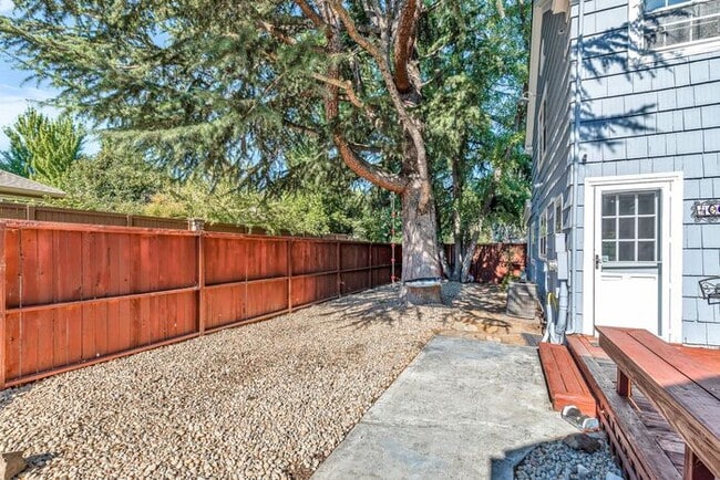 Building Photo - Beautiful Estate for Rent in Ashland