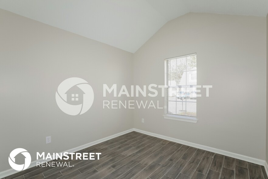 Building Photo - 2910 Russ Ln