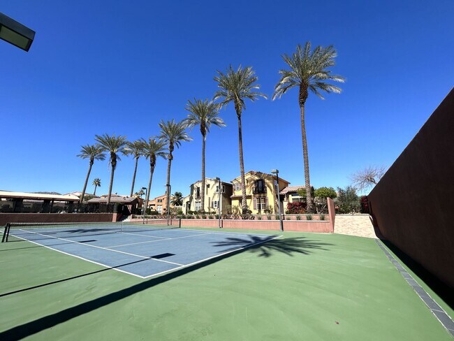 Building Photo - AVAILABLE NOW!! GORGEOUS 2 Bed 2.5 Bath Condo in La Quinta!