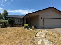 Building Photo - Updated 3-bedroom, 2-bathroom house in desirable Thurston neighborhood!