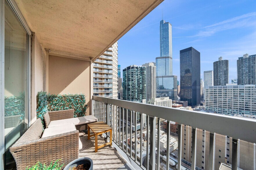 Building Photo - 545 N Dearborn St