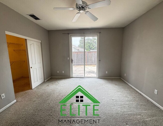Building Photo - **Spacious 4-Bedroom Single-Story Home in ...