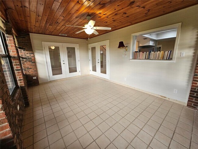 Building Photo - 6539 Brentwood Dr.