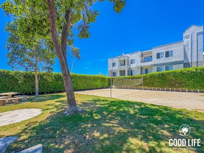 Building Photo - 3440 Lebon Dr
