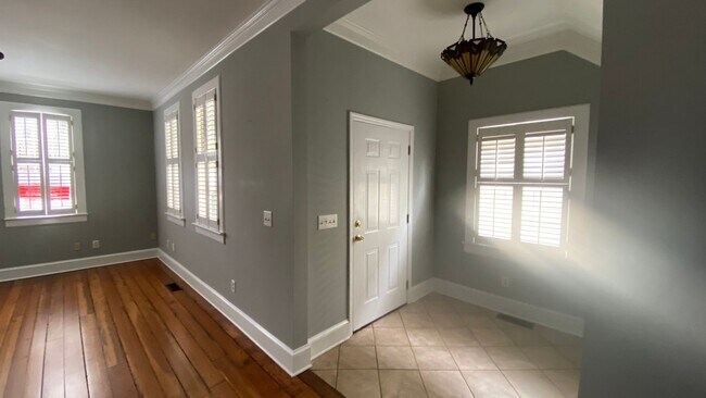 Building Photo - 3 Bedroom 2.5 Bath House in Radcliffeborough - Downtown Charleston