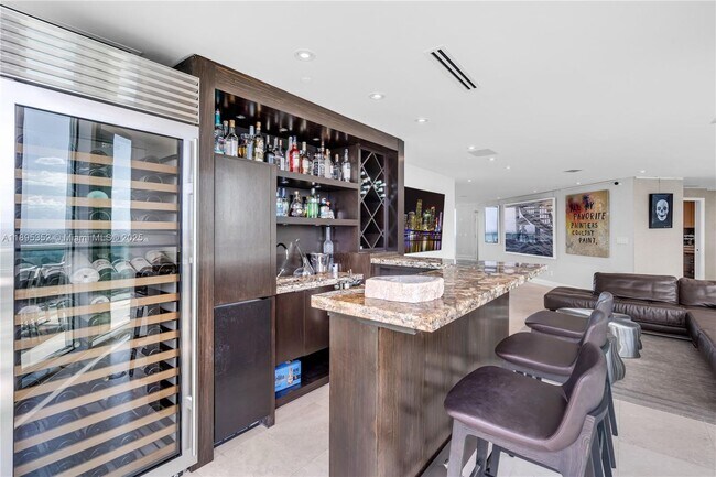 Building Photo - 1643 Brickell Ave