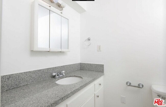 Building Photo - 1261 Laurel Ave