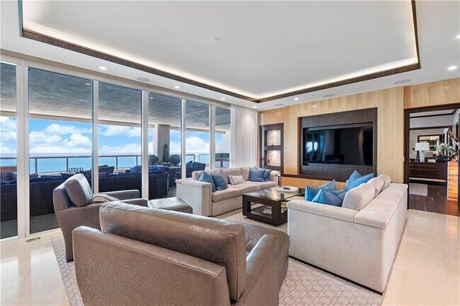 Building Photo - 101 S Fort Lauderdale Beach Blvd