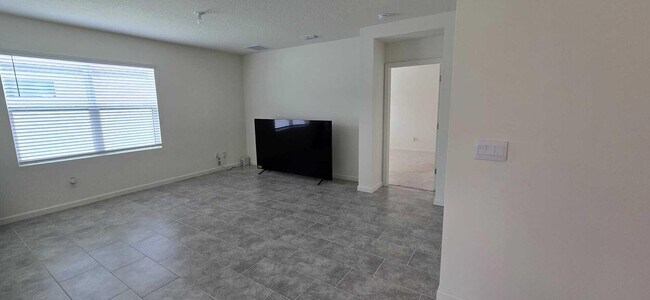 Building Photo - 528 Seafoam Cir
