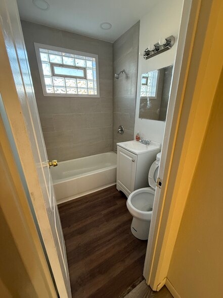 Building Photo - 7616 Howard Ave