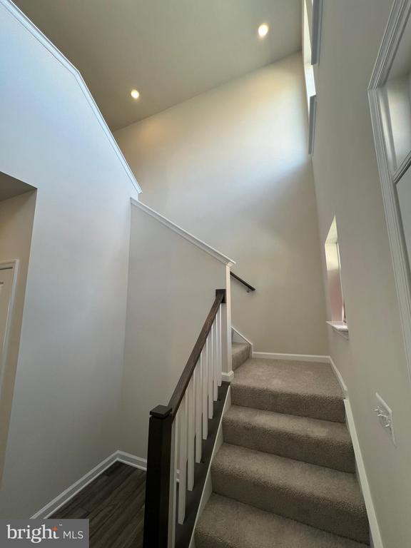 Building Photo - 400 Silver Birch Dr