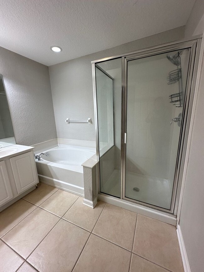 Building Photo - Well maintained townhouse in Spring Isle