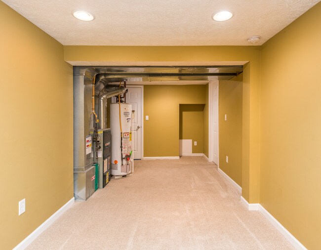 Building Photo - 606 Valley Ave NW