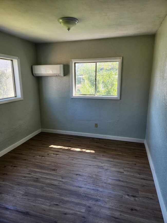 Building Photo - 3433 Willow St