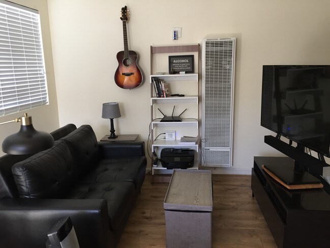 Building Photo - 3052 West Blvd