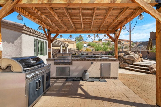 Primary Photo - 3940 Duke Dr