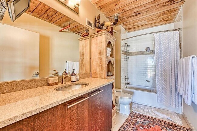 Building Photo - 170 Boulevard SE