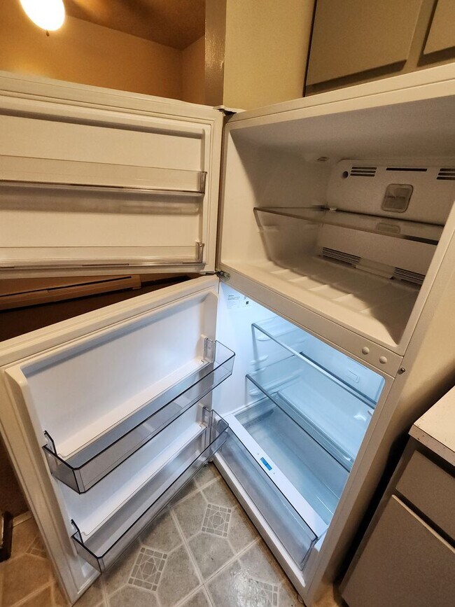 Building Photo - One Bedroom For Rent on Hancock