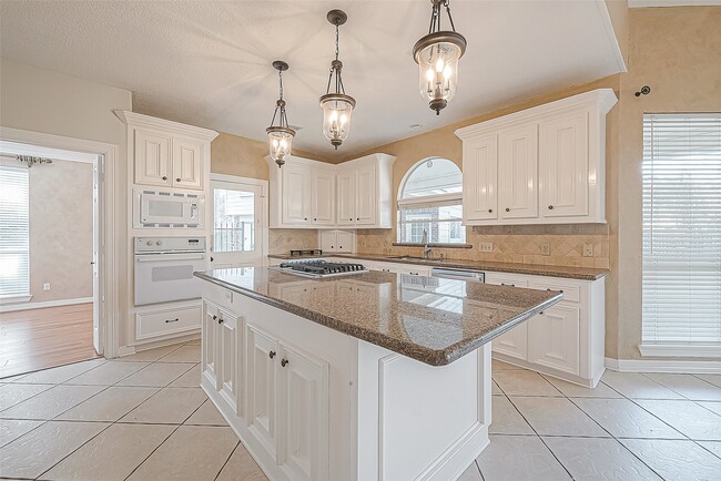 Building Photo - 13135 Finch Brook Dr