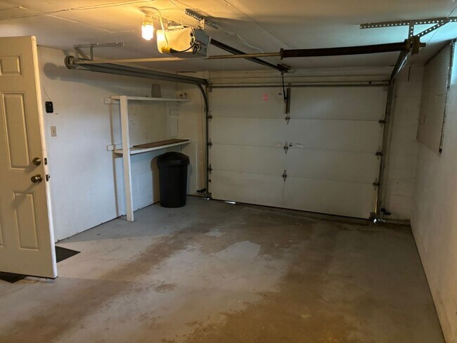 Building Photo - Fairview 5806-5810